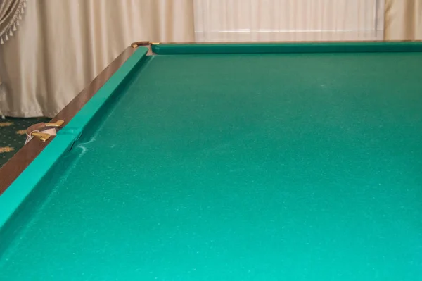 Close up of the surface with a luxurious green baize of the billiard table with copy space — стоковое фото