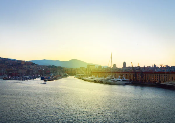 Genoa, Italy-October 13, 2018: panorama of the old port with harbour cranes, pier, yachts, sea view, early morning, dusk and early sunrise — Stock Photo, Image