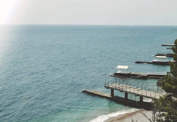 Όμορφη Θαλασσογραφία Θέα Από Την Ακτή Προς Γαλάζια Θάλασσα Μια — Φωτογραφία Αρχείου