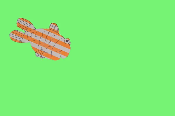 Papiergestreifte Fische Auf Grünem Hintergrund Durch Ausschneiden Fischtag Aprilscherz — Stockfoto