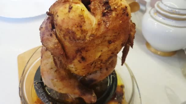 Egész Sült Csirke Egy Finom Barna Kéreg Grill Sült Teljesen — Stock videók