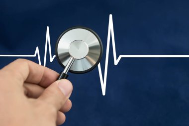 Stetoskop EKG üzerinde. tıbbi simge