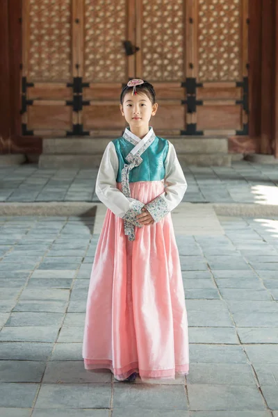 Hanbok Gyeongbokgung, geleneksel Kore elbise, güzel Koreli kız