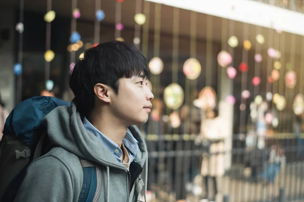 在韩国 首尔街的年轻人旅行 — 图库照片