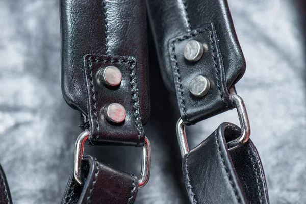 Tiras pretas com botão magnético — Fotografia de Stock