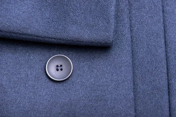 Botones especiales en el abrigo azul oscuro — Foto de Stock