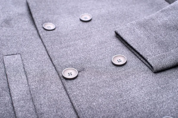 Özel düğmeler üzerinde gri ceket