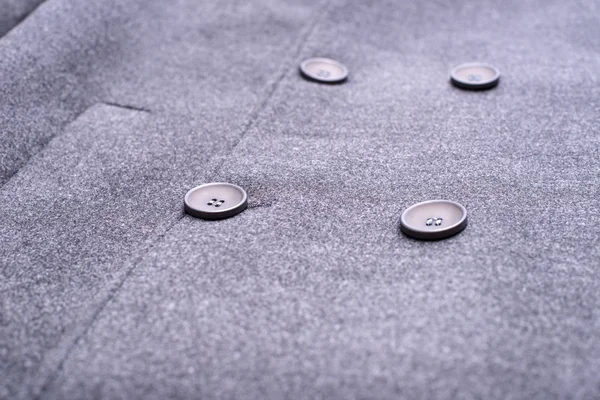 Botones especiales en el abrigo gris — Foto de Stock