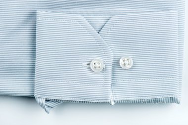 stap ayrıntıları ile beyaz gömlek