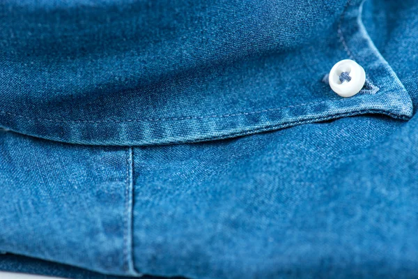 Detalhes da camisa jeans azul — Fotografia de Stock
