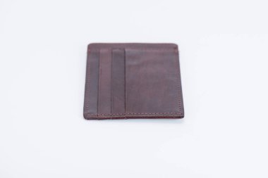 Stüdyo üzerinde küçük yeni cüzdan koyu kahverengi