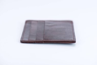 Stüdyo üzerinde küçük yeni cüzdan koyu kahverengi