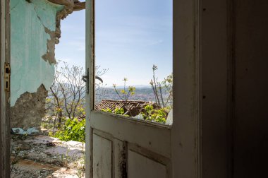Manzara ile balkon kapısı yok