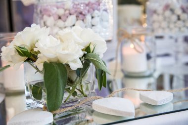 tüm renklerde konfeti ile tablo