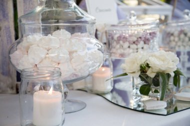 tüm renklerde konfeti ile tablo