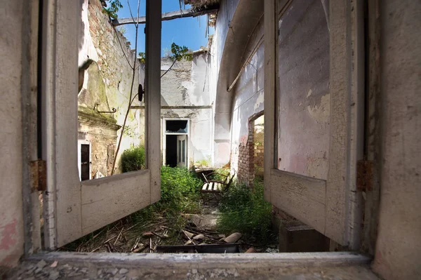Door of balcony destroyed with landscape — Stock Photo, Image