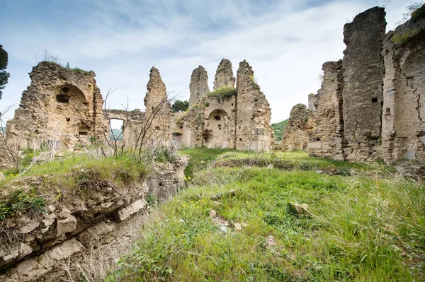 Küçük Romen Köyü kez, İtalya