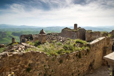 Eski şehir Craco Basilicata