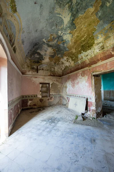 Eski şehir Craco Basilicata içinde