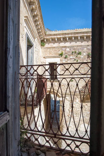 Cidade velha dentro Craco in Basilicata — Fotografia de Stock