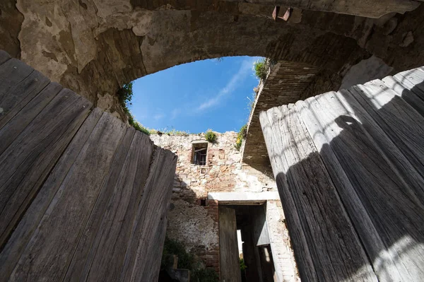 Παλιά μέσα στην πόλη Craco σε Μπαζιλικάτα — Φωτογραφία Αρχείου