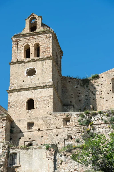 Eski şehir Craco Basilicata