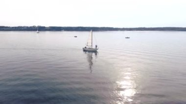 Yat Limanı kalkar. Aeral.