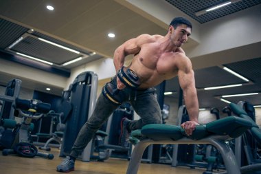 Ağır egzersiz. Spor salonu