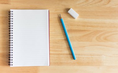 boş defter ile kalem ve silgi ahşap tablo, 