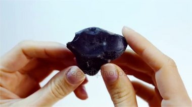 Flint chert çeşitli. Flint maden tutan kuyumcu