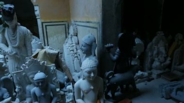 Hindu Tanrı ve Tanrıça heykelleri. El sanatları ve sanat Hindistan. Jaipur (Rajasthan Murti el yapımı imalatı). 