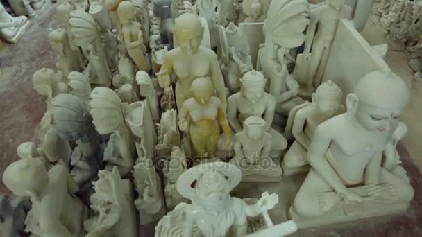 Estátuas de deuses hindus e deusa. Artesanato e Artes da Índia. Fabricação artesanal de Murti em Jaipur (Rajasthan ). — Vídeo de Stock