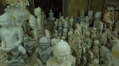 Hindu Tanrı ve Tanrıça heykelleri. El sanatları ve sanat Hindistan. Jaipur (Rajasthan Murti el yapımı imalatı). 