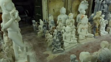 Hindu Tanrı ve Tanrıça heykelleri. El sanatları ve sanat Hindistan. Jaipur (Rajasthan Murti el yapımı imalatı). 