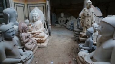 Hindu Tanrı ve Tanrıça heykelleri. El sanatları ve sanat Hindistan. Jaipur (Rajasthan Murti el yapımı imalatı). 
