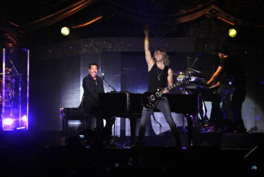 Bize şarkıcı Lionel Richie