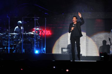 Bize şarkıcı Lionel Richie