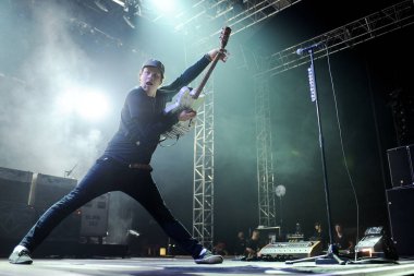 182 - Tom Zhang'a yanıp