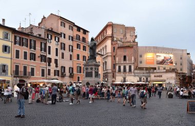 Square Campo de Fiori in Rome
