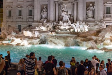 Roma 'daki Trevi Çeşmesi