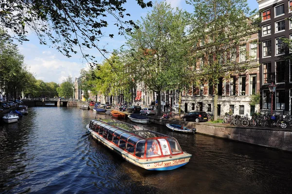 Boat sails in canal of Amsterdam — Stock Photo, Image