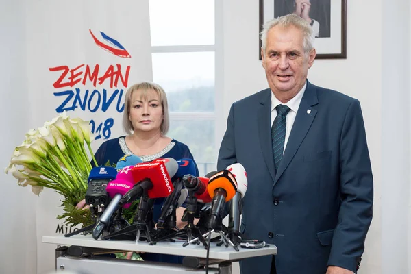 Milos Zeman og Ivana Zemanova – stockfoto