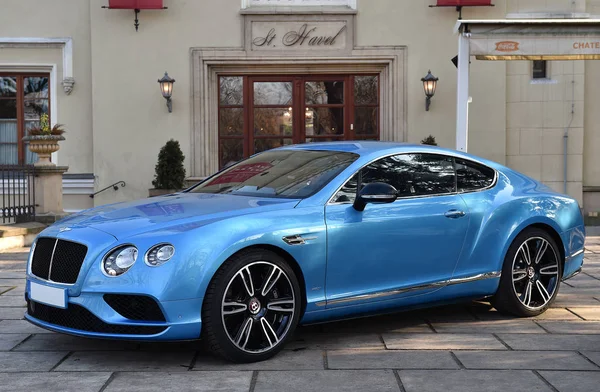 Prague, Çek Cumhuriyeti - 15 Şubat 2017: Bentley Continental Gt Prag, Çek Cumhuriyeti, 15 Şubat 2017.