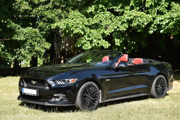 Πράγα Τσεχική Δημοκρατία Ιουνίου 2017 Ford Mustang Μετατρέψιμα Πράγα Τσεχική — Φωτογραφία Αρχείου