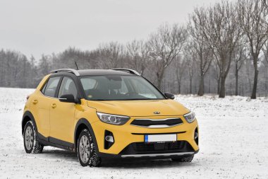 Pribram, Çek Cumhuriyeti - 8 Şubat 2018: Kia Stonic yakınındaki Pribram, Çek Cumhuriyeti, 8 Şubat 2018.