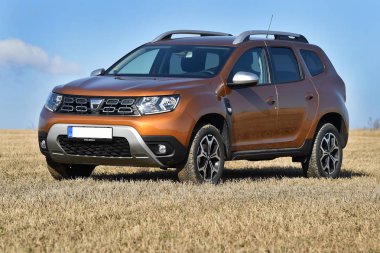 Prague, Çek Cumhuriyeti - 22 Şubat 2018: Dacia Duster yakınındaki Prag, Çek Cumhuriyeti, 22 Şubat 2018.