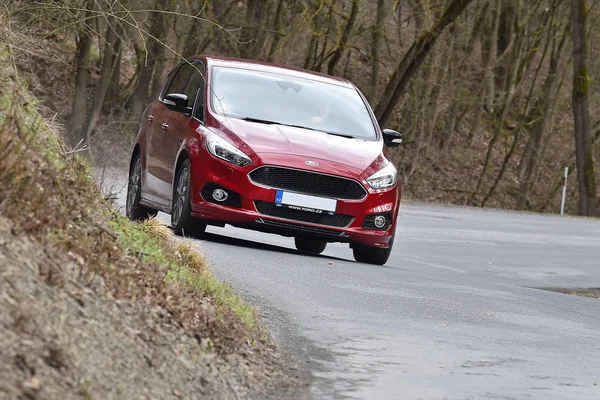 Lodencia República Checa Março 2018 Ford Max Line Perto Lodenice — Fotografia de Stock