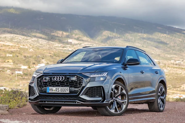 Tenerife, İspanya - 7 Aralık 2019: Audi Rs Q8, Tenerife, İspanya, 7 Aralık 2019