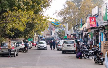 Yeni Delhi, Hindistan - 5 Şubat 2020: Yeni Delhi Sokağı, 5 Şubat 2020