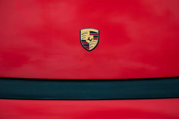 Praga Republika Czeska Marca 2020 Logo Pojazdu Porsche Pradze Republika — Zdjęcie stockowe